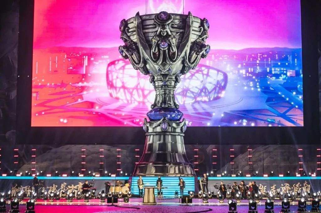 HLE官方公告：教练组和队员四人确诊新冠