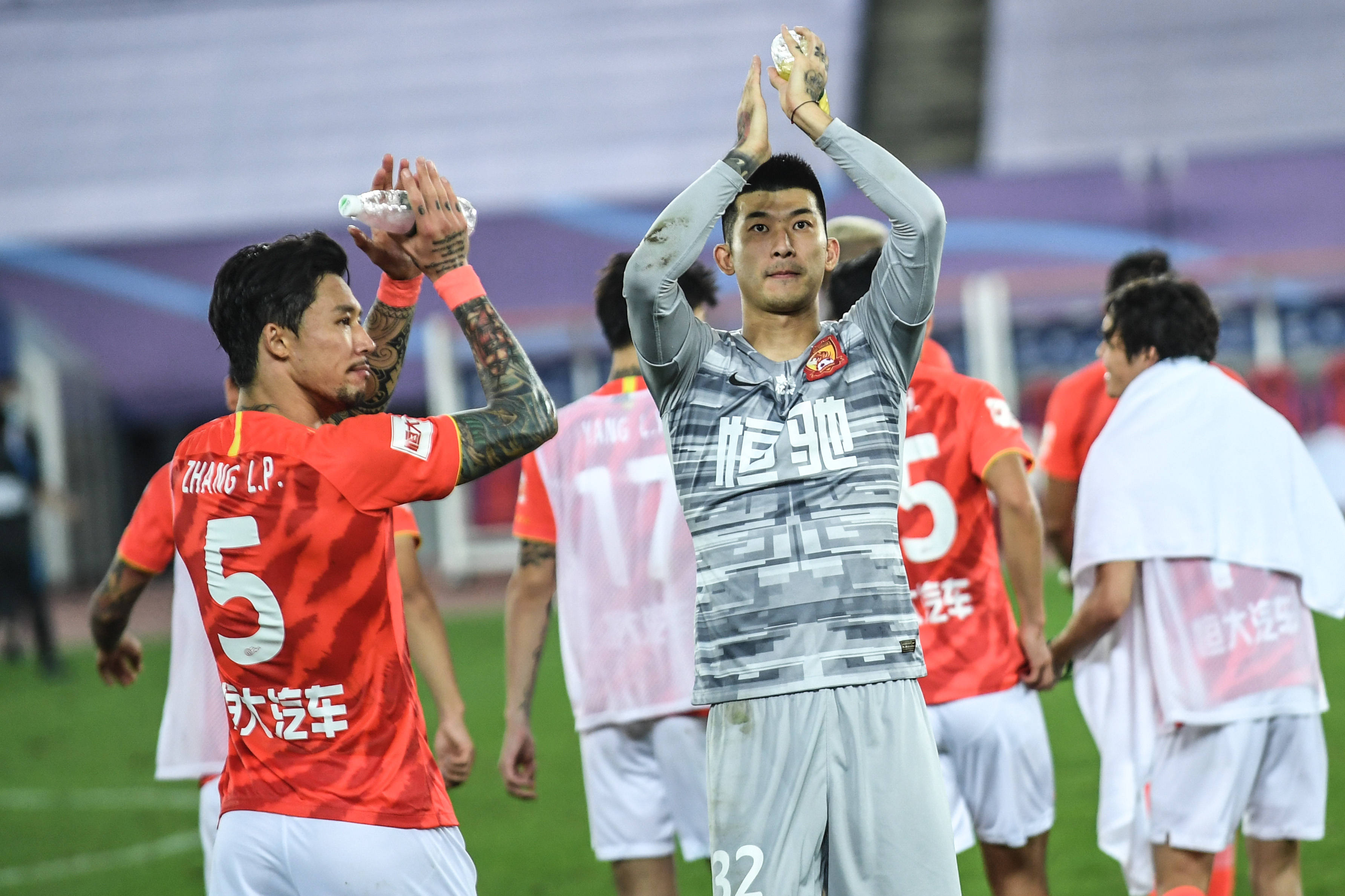 与下二
